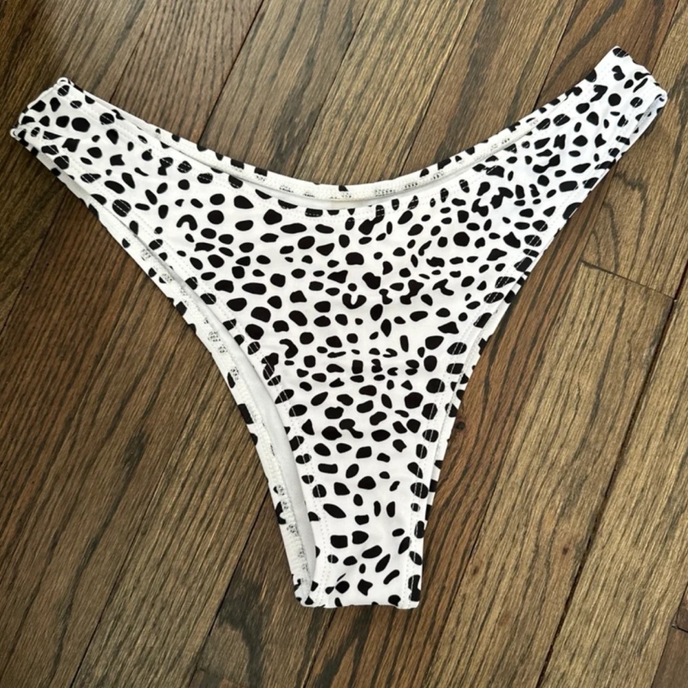 Cheeky bikini bottoms